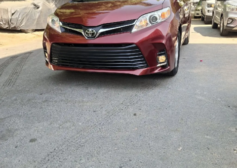 Toyota Sienna 2016 for Sale - 1/5