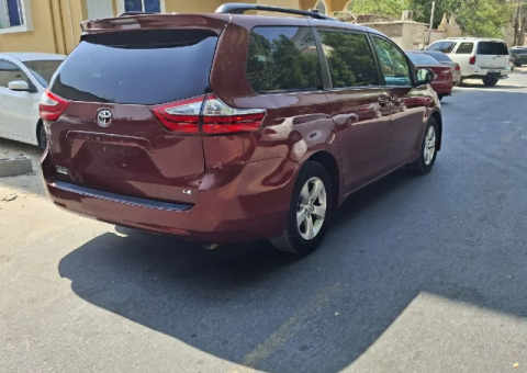 Toyota Sienna 2016 for Sale - 3/5