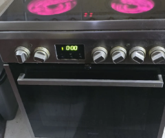 Whirlpool Electric Cooking Range – Like New