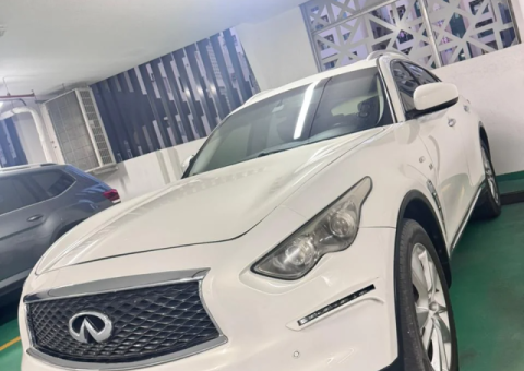 2015 Infiniti QX70 GCC Specs - 2/4