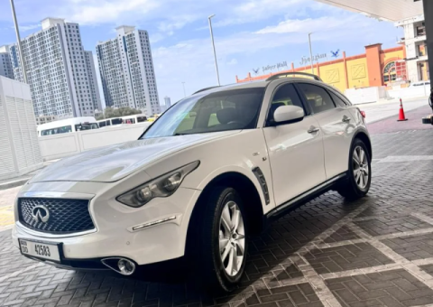 2015 Infiniti QX70 GCC Specs - 3/4