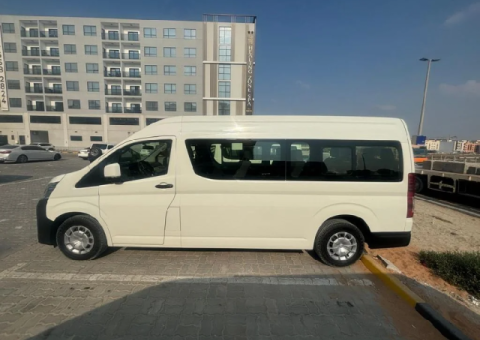 Toyota HiAce 2021 - 200,000 km - 1/5
