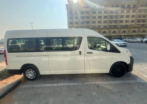 Toyota HiAce 2021 - 200,000 km - 3/5