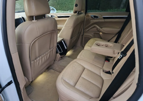 2017 Porsche Cayenne GTS Full Options - 1/4