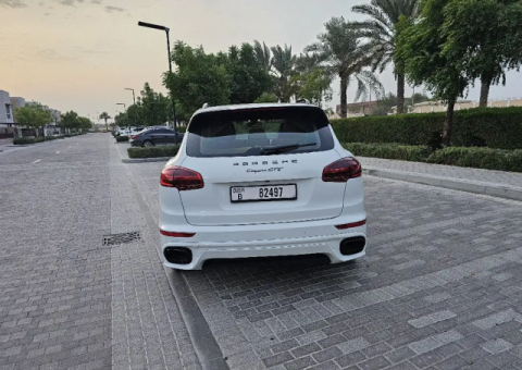 2017 Porsche Cayenne GTS Full Options - 4/4