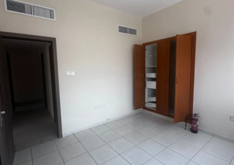 For Sale – Distinctive Investment Building in Rolla, Sharjah - 2/4