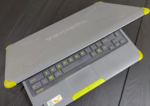 Toshiba Satellite L735D Laptop – AMD P320, 4GB RAM, 320GB HDD - 1/5