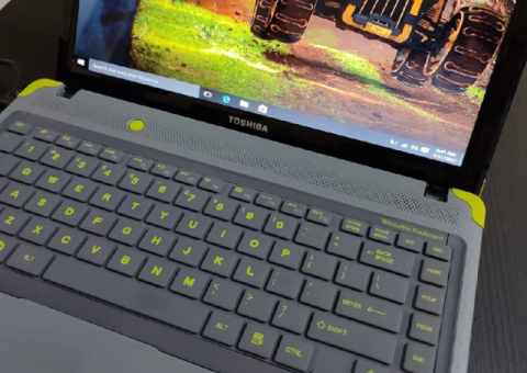 Toshiba Satellite L735D Laptop – AMD P320, 4GB RAM, 320GB HDD - 4/5