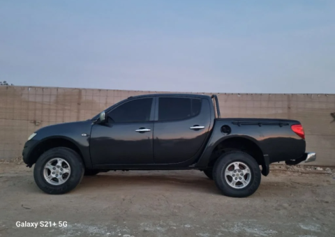 Mitsubishi L200 Pickup for Sale – 4WD, Manual Transmission - 1/3