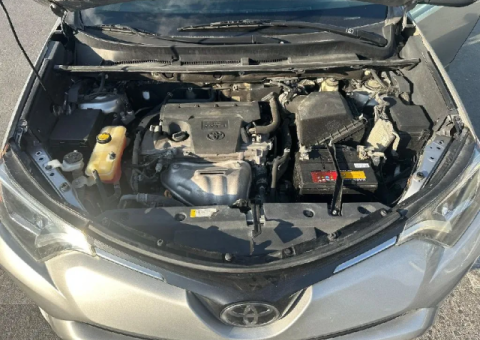 2017 Toyota RAV4 Excellent Condition - 2/4