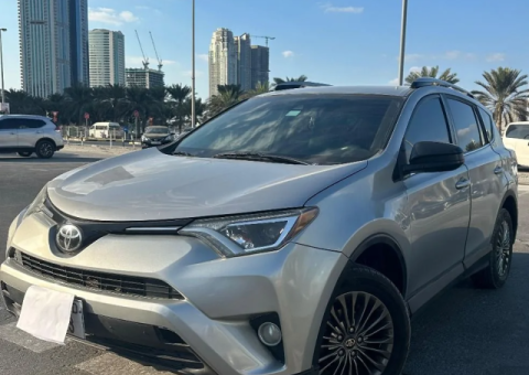 2017 Toyota RAV4 Excellent Condition - 3/4