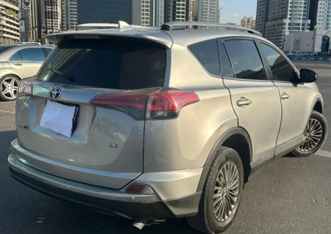 2017 Toyota RAV4 Excellent Condition - 4/4
