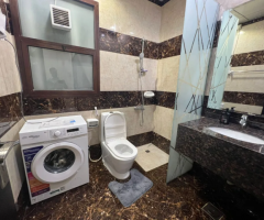 شقة مفروشة للإيجار في الروضة 3 – جاهزة للسكن فوراً