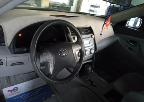 2008 Toyota Camry Silver Excellent Condition - 2/5