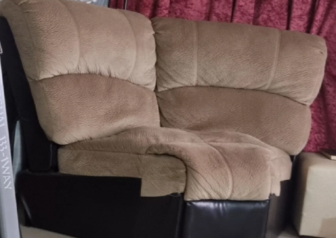 Seven-Seater Majlis with Leg Rest – Good Condition - 2/2