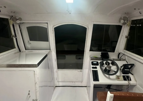 34-Foot Al Majid Cruiser – 2 Yamaha 250 Four-Stroke Engines - 4/5