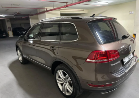 2015 Volkswagen Touareg Gulf Spec - 3/5