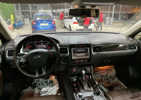 2015 Volkswagen Touareg Gulf Spec - 4/5