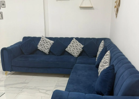 7-Seater Blue Velvet Sofa for Urgent Sale – Sharjah - 3/4