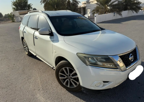 2015 Nissan Pathfinder – White – Excellent Condition - 1/4