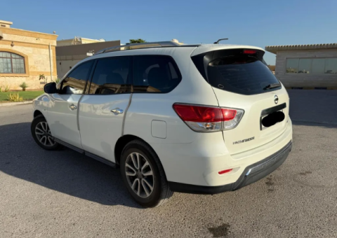 2015 Nissan Pathfinder – White – Excellent Condition - 2/4