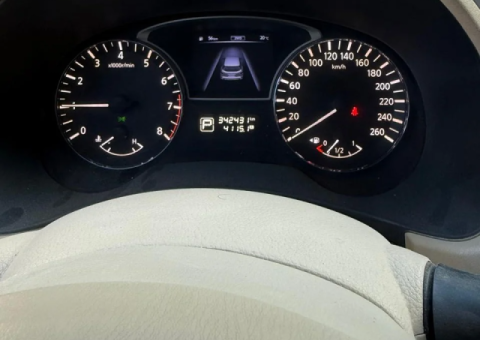 2015 Nissan Pathfinder – White – Excellent Condition - 3/4